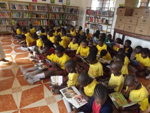 2014_grace_primary_students_read_web