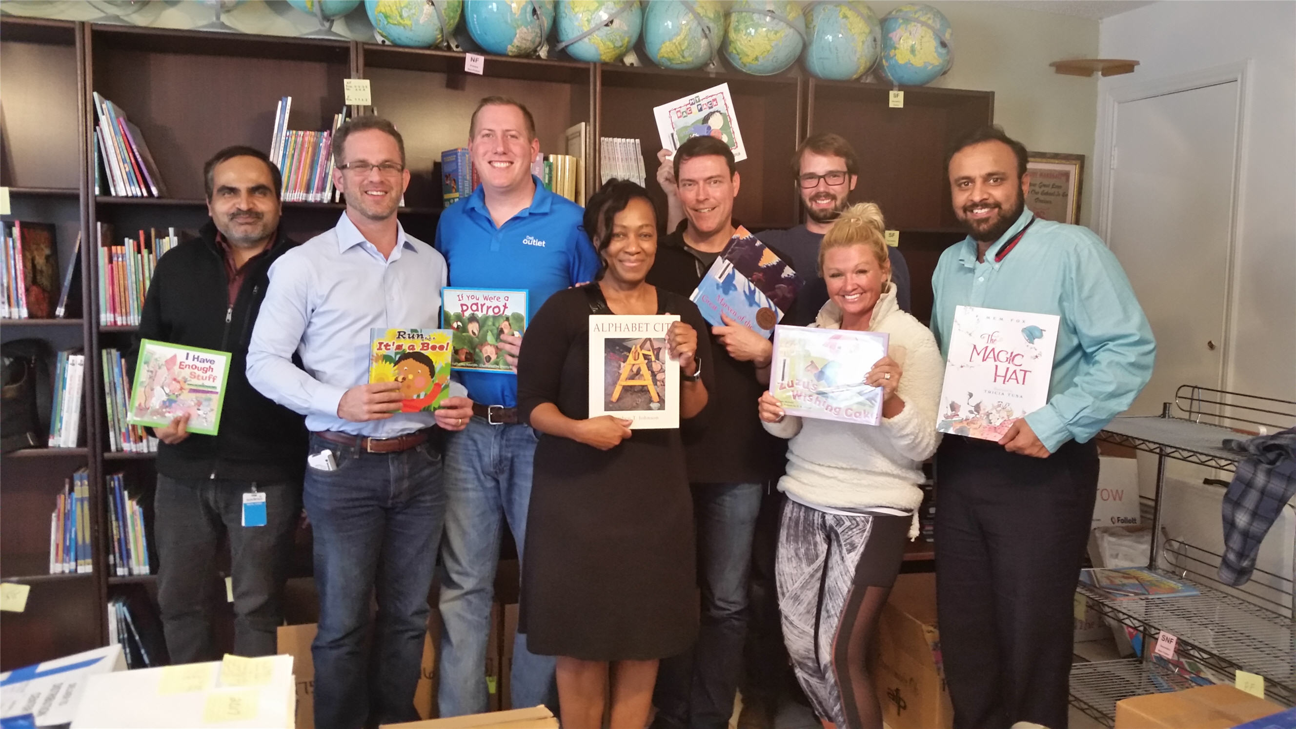 Global Dell Outlet volunteers at Libraries of Love